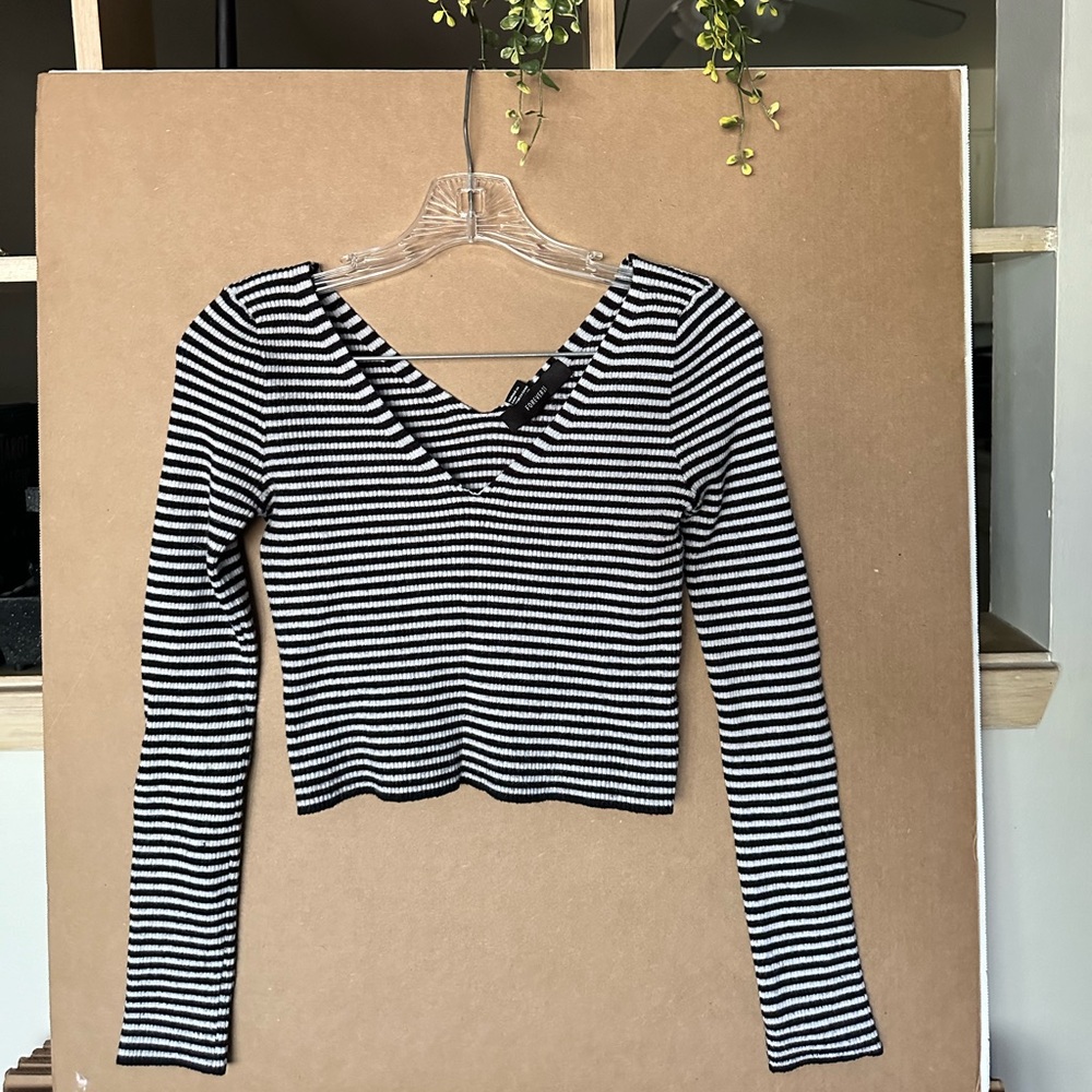 Forever 21 Black and White Striped Cropped Top